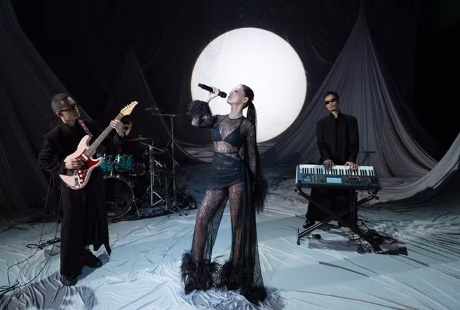 Live session được Bùi Lan Hương cùng ekip thu trực tiếp tại trường quay Live session được Bùi Lan Hương cùng ekip thu trực tiếp tại trường quay