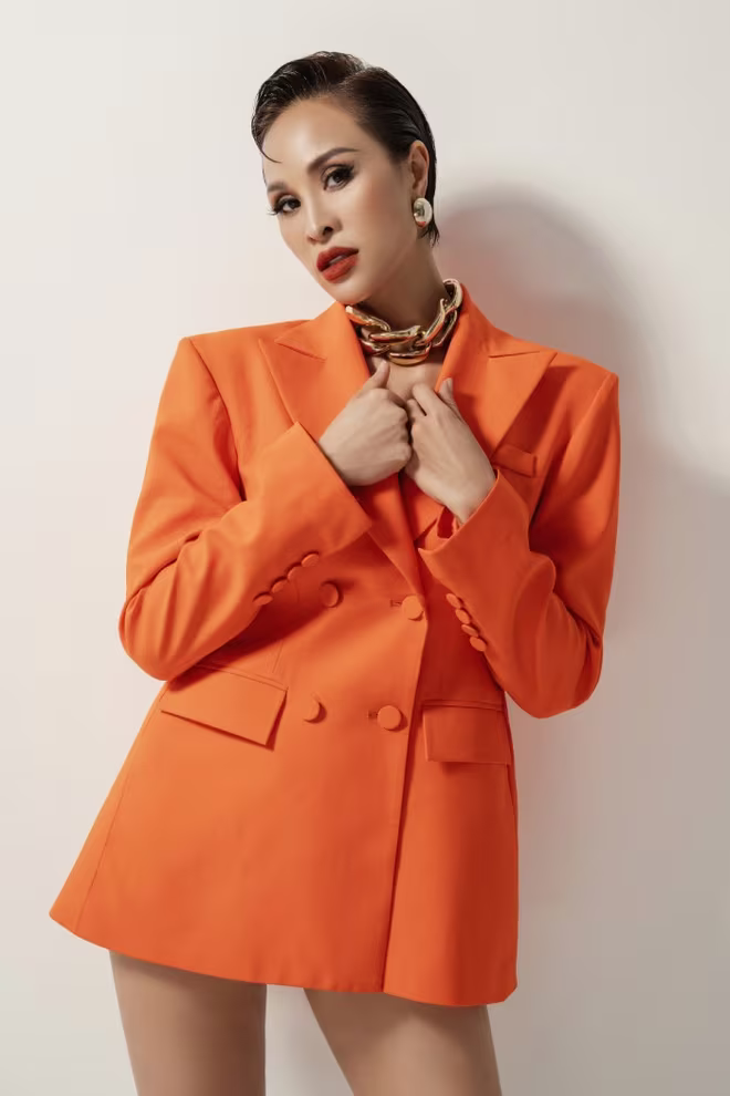 “Với tôi, thể thao là cách vượt qua giới hạn của bản thân cũng như khám phá về văn hóa. Hiện tại, tôi có thể tập kết hợp nhiều môn trong một ngày như gym, múa cột, yoya và golf mà không hề cảm thấy mệt mỏi”, Phương Mai tự hào nói “Với tôi, thể thao là cách vượt qua giới hạn của bản thân cũng như khám phá về văn hóa. Hiện tại, tôi có thể tập kết hợp nhiều môn trong một ngày như gym, múa cột, yoya và golf mà không hề cảm thấy mệt mỏi”, Phương Mai tự hào nói