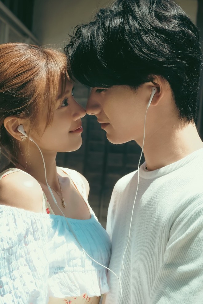 Hoàng Yến Chibi viết thư tay, khóc nghẹn ngào trong MV mới "Hẹn gặp anh"
