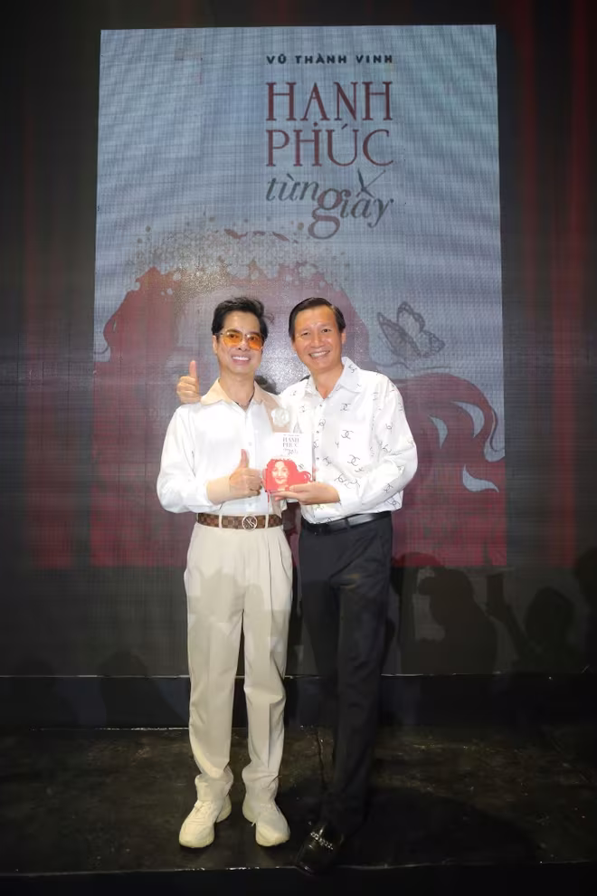 Đạo diễn Vũ Thành Vinh và danh ca Ngọc Sơn Đạo diễn Vũ Thành Vinh và danh ca Ngọc Sơn