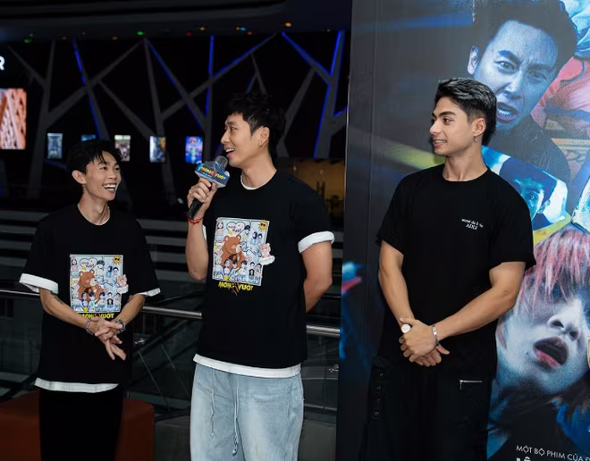 Tuấn Trần giao lưu cùng khán giả tại rạp phim Tuấn Trần giao lưu cùng khán giả tại rạp phim