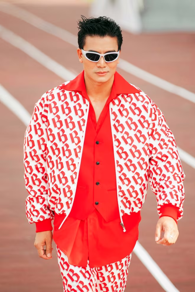 Diễn viên Hiếu Nguyễn trong trang phục khoẻ khoắn