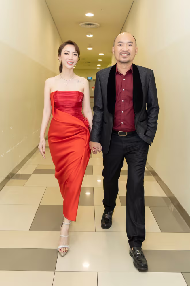 Diễn viên Thu Trang hào hứng ủng hộ khi chồng tham gia "Anh trai vượt ngàn chông gai" Diễn viên Thu Trang hào hứng ủng hộ khi chồng tham gia "Anh trai vượt ngàn chông gai"
