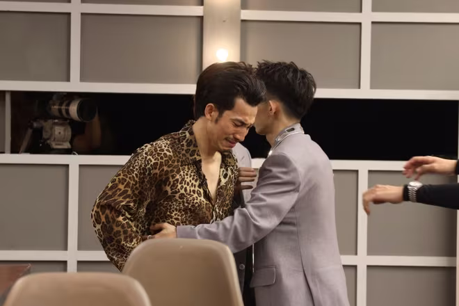 Liên Bỉnh Phát bật khóc Liên Bỉnh Phát bật khóc