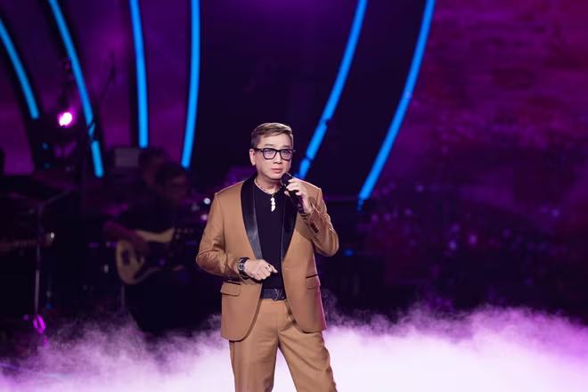 Ca sĩ Trường Vũ luôn là người song ca đầy ăn ý cùng Như Quỳnh trên sân khấu nhiều năm qua Ca sĩ Trường Vũ luôn là người song ca đầy ăn ý cùng Như Quỳnh trên sân khấu nhiều năm qua