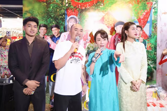 Vợ chồng Thu Trang, Tiến Luật cùng dàn diễn viên nhận về nhiều lời khen cho &quot;Nụ hôn bạc tỷ&quot;