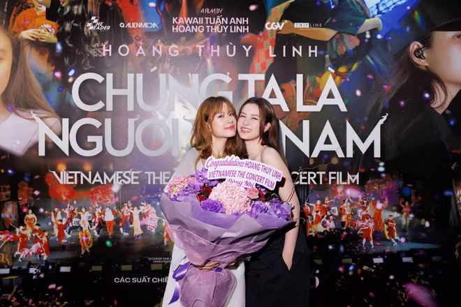 Đông Nhi chúc mừng cô bạn thân ra mắt phim "Chúng ta là người Việt Nam" Đông Nhi chúc mừng cô bạn thân ra mắt phim "Chúng ta là người Việt Nam"