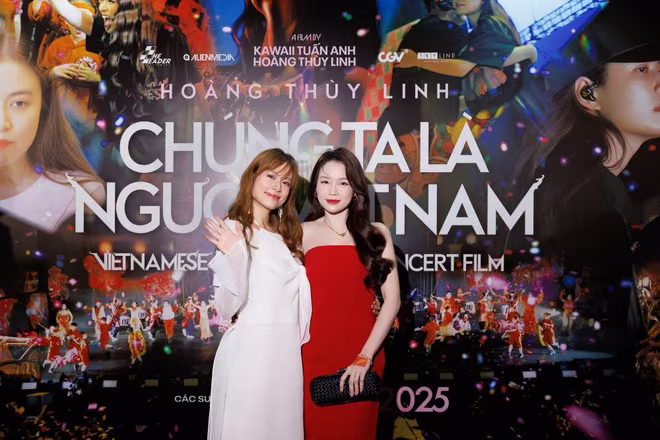 "Bà mẹ 2 con" Sam đọ dáng cùng Hoàng Thuỳ Linh "Bà mẹ 2 con" Sam đọ dáng cùng Hoàng Thuỳ Linh