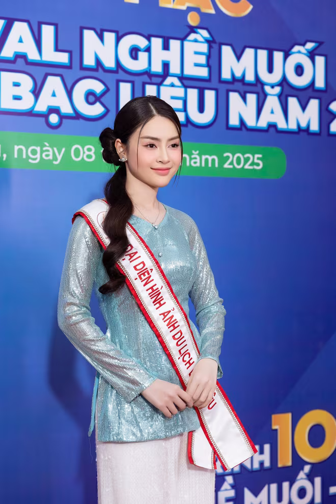 Hoa hậu Lý Kim Thảo chọn áo bà ba trong ngày bế mạc Festival nghề Muối Việt Nam