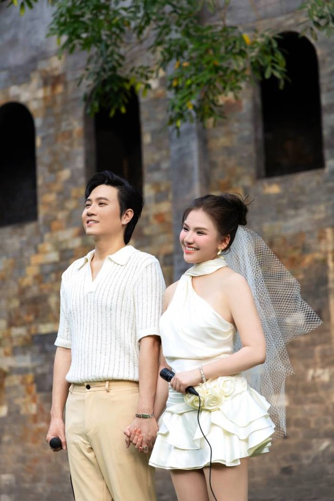 Vương Anh Tú và Myra Trần đẹp đôi trong MV &quot;Ngày hai đứa chung nhà&quot;