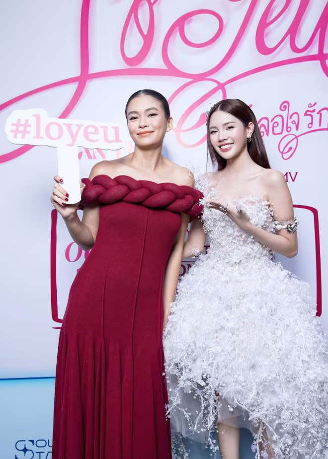 &quot;Bà mẹ một con&quot; Mâu Thuỷ rạng rỡ chúc mừng Đan Tiên