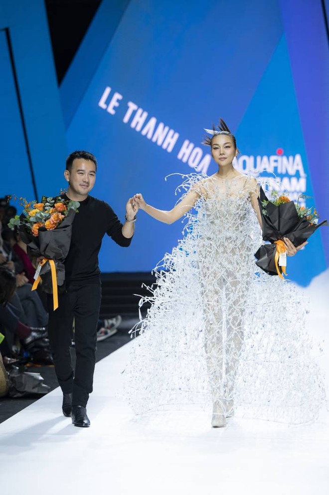 NTK Lê Thanh Hoà và siêu mẫu Thanh Hằng ở Tuần lễ thời trang Quốc tế Việt Nam trước