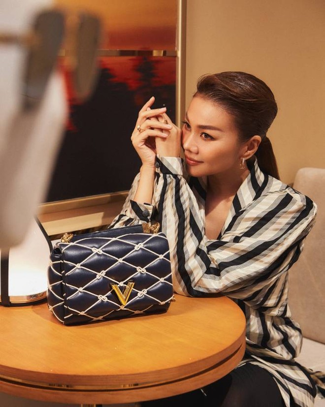 Cô cũng liên tục di chuyển đến các trường đại học để ghi hình cho cuộc thi Hoa khôi Sinh viên Việt Nam 2024, nơi cô đảm nhiệm vai trò host và giám khảo