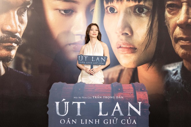 Ca sĩ Bùi Lan Hương tạị sự kiện ra mắt phim &quot;Út Lan: Oán linh giữ của&quot;