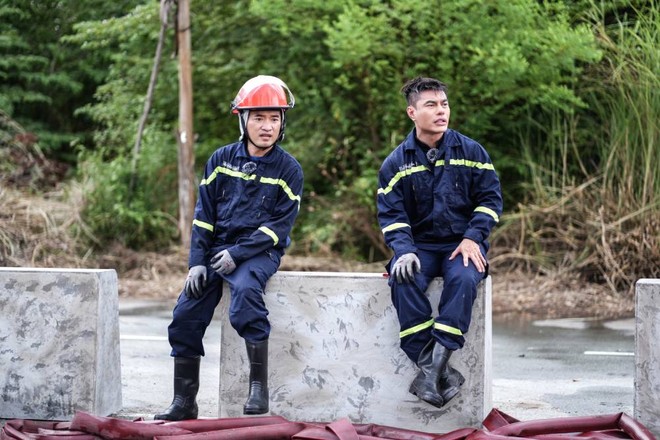 Lê Dương Bảo Lâm và Tiến Luật trong chương trình