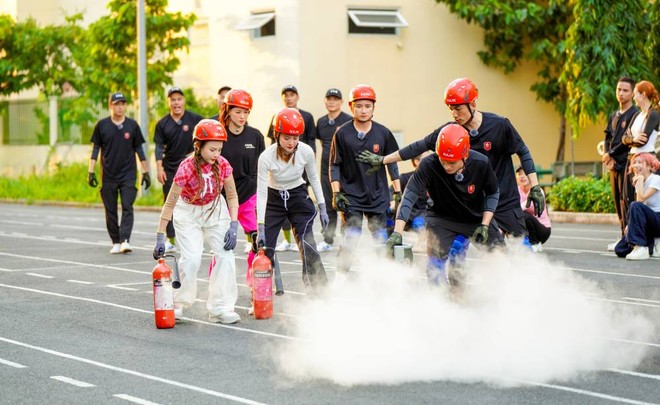 Các khách mời cũng thực tập với những tình huống