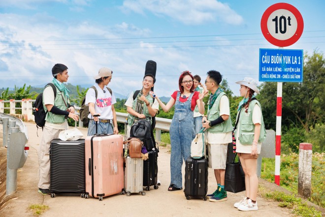 Tóc Tiên và S(Trong) Trọng Hiếu là những khách mời của &quot;Gia đình Haha&quot; chặng ở Tây Nguyên