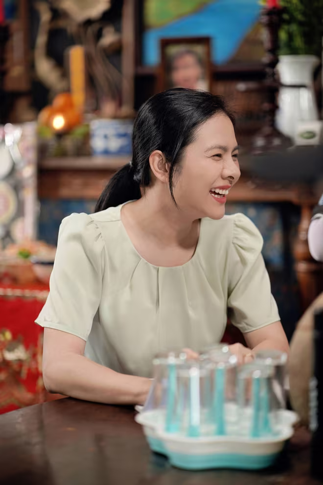 Vân Trang có “vai diễn nóng bỏng nhất sự nghiệp”, không tiết lộ để ông xã ra rạp bất ngờ - Ảnh 4.