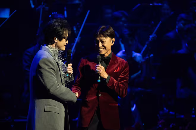 Danh ca Tuấn Ngọc song ca cùng Hà Anh Tuấn trong chương trình