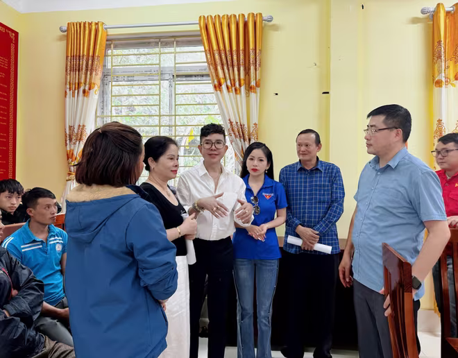 Ca sĩ Long Nhật trong các hoạt động thiện nguyện của mình Ca sĩ Long Nhật trong các hoạt động thiện nguyện của mình