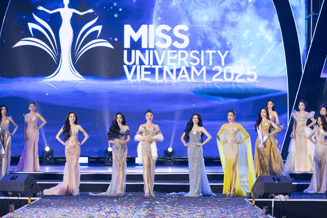 Top 10 trong trang phục dạ hội Top 10 trong trang phục dạ hội