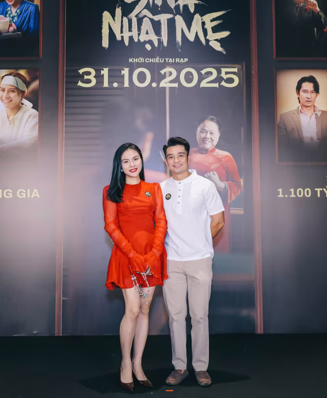 Vợ chồng diễn viên Vân Trang - phim điện ảnh "Nhà ma xó" do Vân Trang đóng hiện cũng đang được công chiếu ở các rạp trên toàn quốc Vợ chồng diễn viên Vân Trang - phim điện ảnh "Nhà ma xó" do Vân Trang đóng hiện cũng đang được công chiếu ở các rạp trên toàn quốc