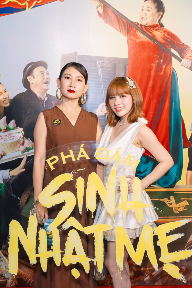 NSND Mỹ Uyên và diễn viên Tín Nguyễn NSND Mỹ Uyên và diễn viên Tín Nguyễn