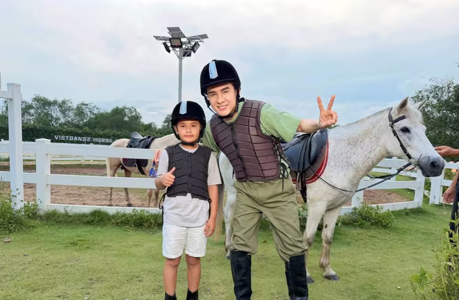 Đan Trường và con trai sẽ có tiết mục đặc biệt tại live concert "Đan Trường 30 năm - Dấu ấn thanh xuân" Đan Trường và con trai sẽ có tiết mục đặc biệt tại live concert "Đan Trường 30 năm - Dấu ấn thanh xuân"