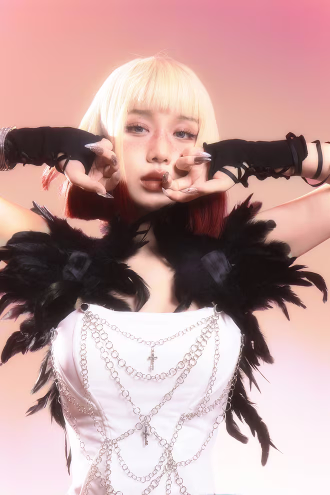 Han Sara đã có những dấu ấn trong hoạt động nghệ thuật của mình trong năm 2025 Han Sara đã có những dấu ấn trong hoạt động nghệ thuật của mình trong năm 2025