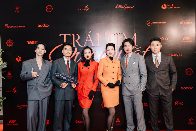 Dàn diễn viên của &quot;Trái tim què quặt&quot; tại buổi công chiếu chính thức