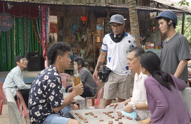 Đạo diễn Nguyễn Ngọc Lâm chỉ đạo diễn xuất cho các diễn viên