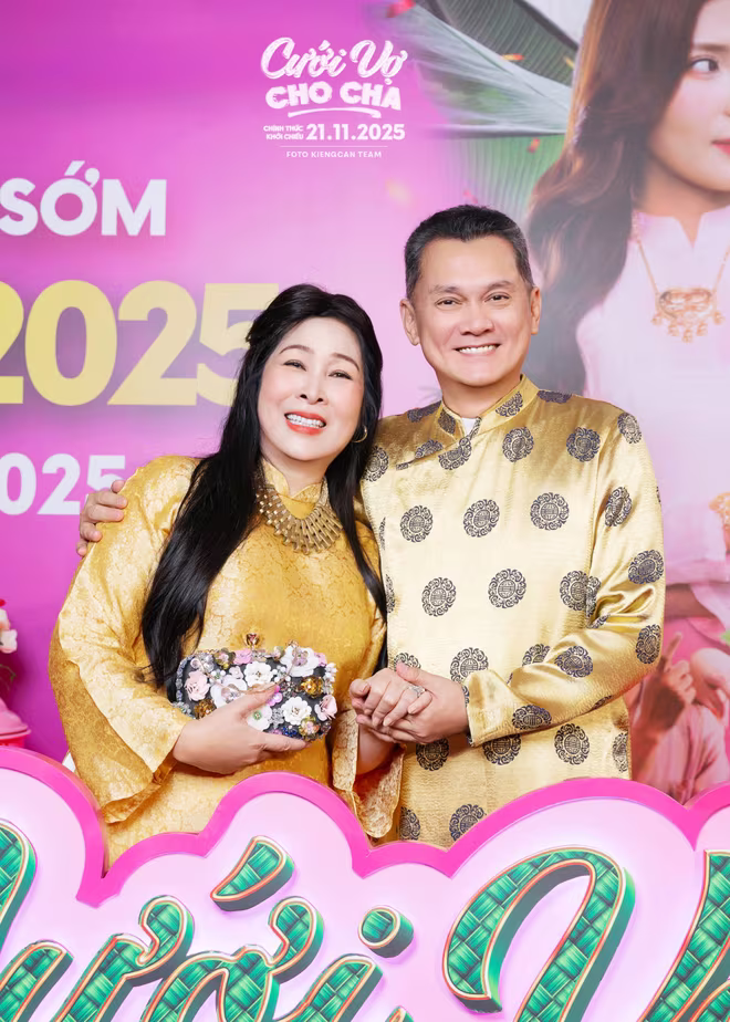 NSND Hồng Vân và NSUT Hữu Châu tại sự kiện ra mắt phim &quot;Cưới vợ cho cha&quot;