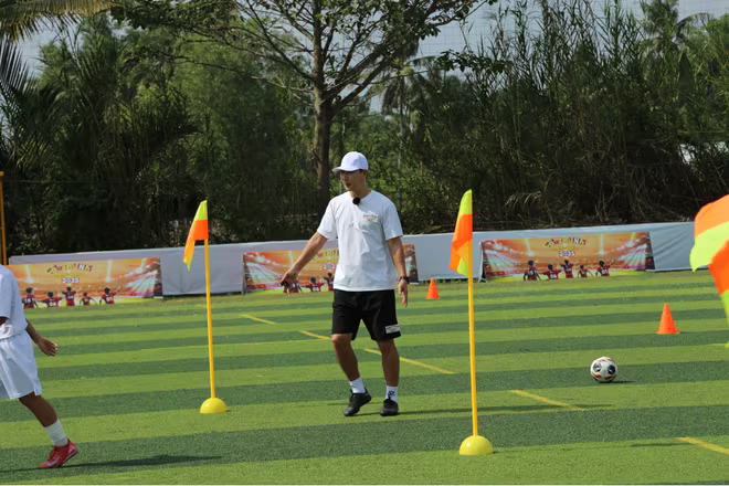 HLV trưởng Đội tuyển Quốc gia Việt Nam – Kim Sang Sik xuất hiện tại Cầu thủ nhí 2025