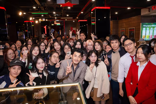 Rất đông các bạn trẻ hào hứng với &quot;Quán Kỳ Nam&quot; và ủng hộ Liên Bỉnh Phát