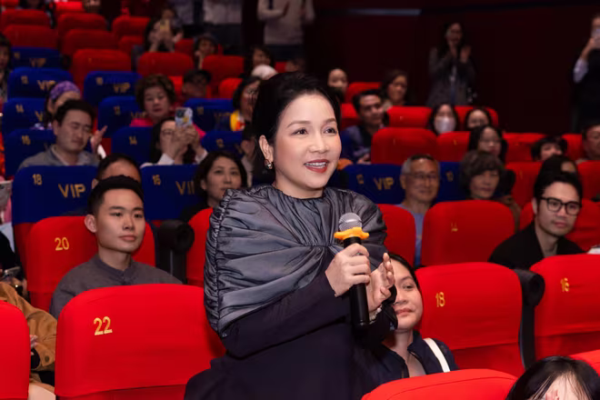 Diva Mỹ Linh xúc động sau khi xem &quot;Quán Kỳ Nam&quot;