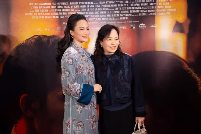 Diễn viên Đỗ Thị Hải Yến và bà Ngô Phương Lan - nguyên Cục trưởng Cục Điện ảnh