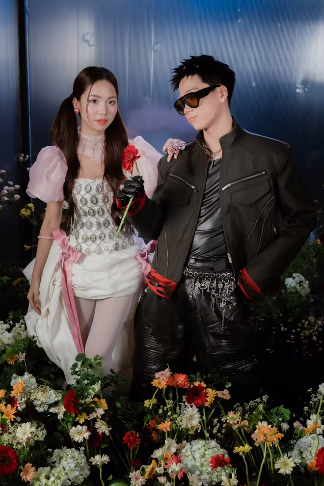 Diễn viên Huy Tít khiến nhiều khán giả bất ngờ khi góp giọng trong MV "Lưu anh vào bộ nhớ" Diễn viên Huy Tít khiến nhiều khán giả bất ngờ khi góp giọng trong MV "Lưu anh vào bộ nhớ"