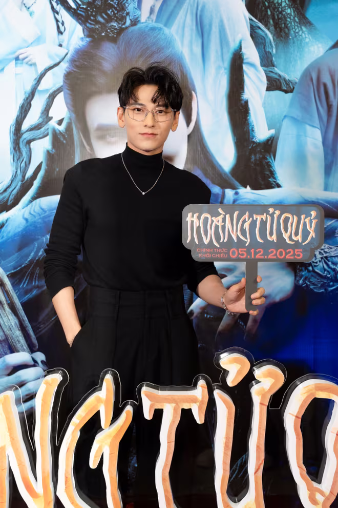 Ca sĩ Isaac bảnh bao tại sự kiện. Anh vừa trở thành đại sứ du lịch của Đài Loan (Trung Quốc) 2025