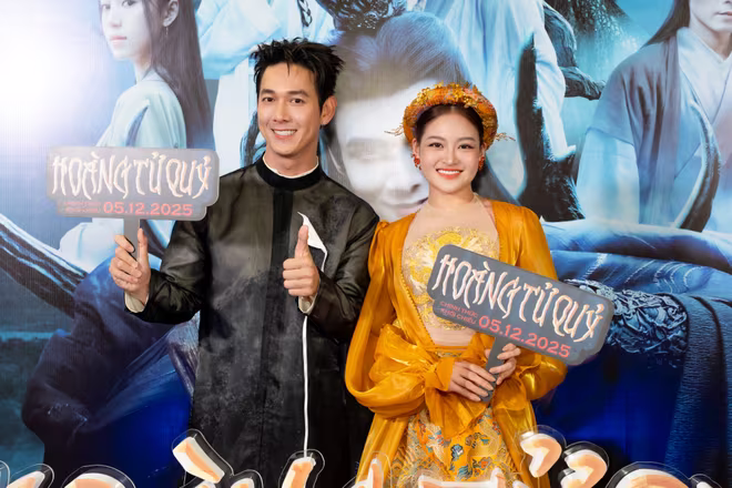 Diễn viên Song Luân và Thuỳ Anh rạng rỡ trên thảm đỏ