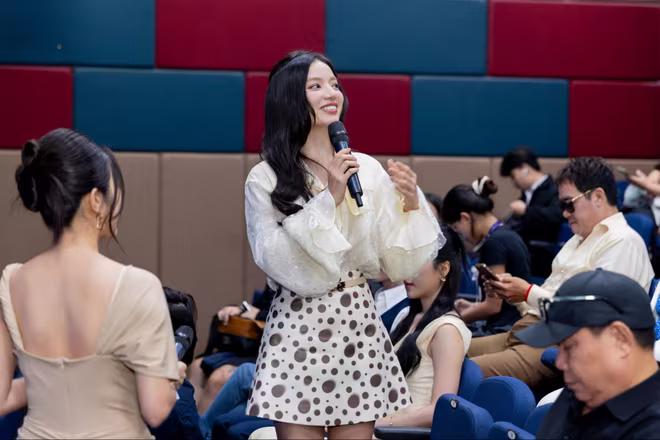 Diễn viên Hạ Anh của &quot;Mưa đỏ&quot; vỡ oà khi có tới 9 đề cử trong các giải thưởng của Ngôi Sao Xanh 2025