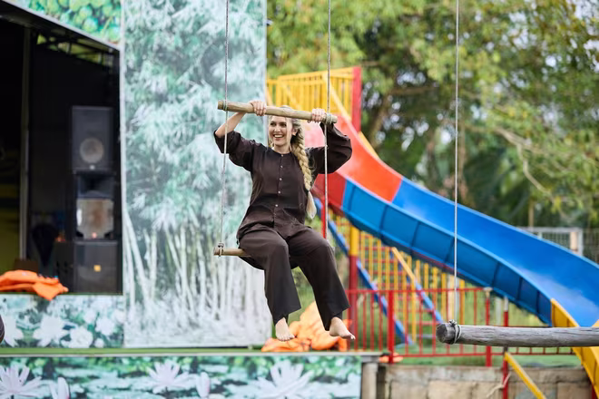 Các người đẹp còn hào hứng tham gia các trò chơi