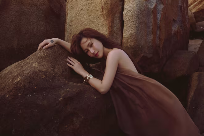 Hương Tràm mở ra chương mới trong hành trình nghệ thuật với album &quot;Phao cứu sinh&quot;