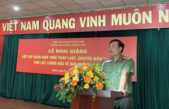 Thượng tá Nguyễn Tiến Đạt, Phó trưởng Công an quận Đống Đa phát biểu khai mạc lớp tập huấn Thượng tá Nguyễn Tiến Đạt, Phó trưởng Công an quận Đống Đa phát biểu khai mạc lớp tập huấn