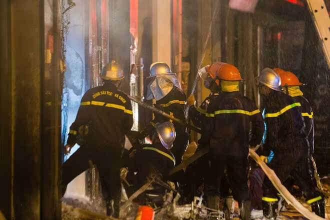 Cơ quan chức năng đang tiếp tục điều tra làm rõ nguyên nhân vụ cháy.