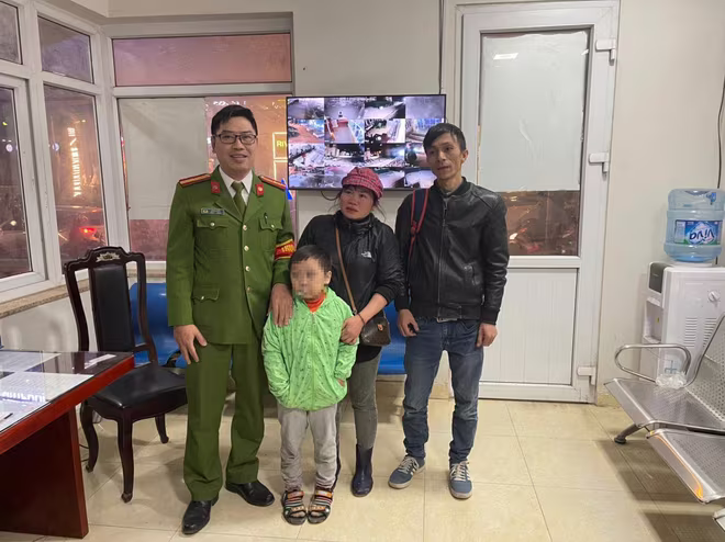 Bé trai bị lạc khi tự tìm đường về nhà sau giờ học