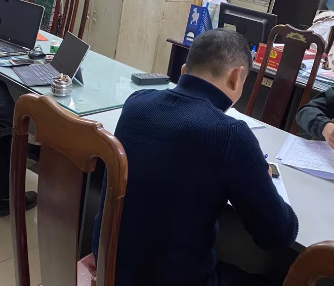 Lái xe Nguyễn Ngọc Long tại cơ quan điều tra Lái xe Nguyễn Ngọc Long tại cơ quan điều tra