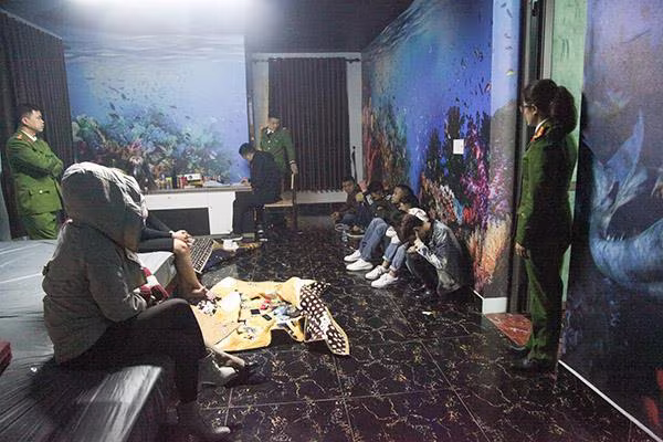 Nhóm thanh niên sử dụng ma túy trong nhà nghỉ