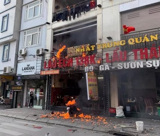 Cháy quán lẩu ở 18 phố Thượng Đình Cháy quán lẩu ở 18 phố Thượng Đình