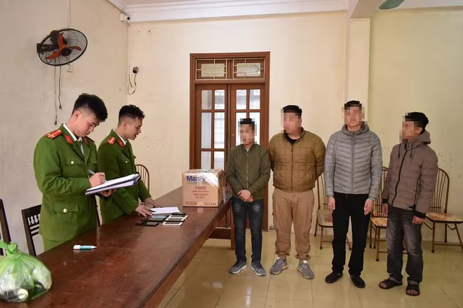 Xử lý nhóm thanh niên đốt pháo nổ Xử lý nhóm thanh niên đốt pháo nổ