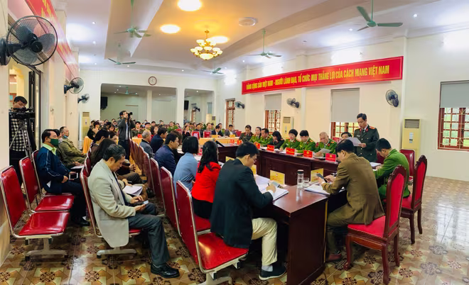 Toàn cảnh hội nghị &quot;Giao ban định kỳ công tác an ninh tại khu dân cư, tổ dân phố&quot; tại phường Văn Quán